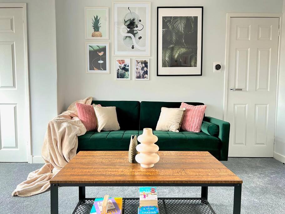 Quirky, Family Home In Glasgow Cardonald Esterno foto