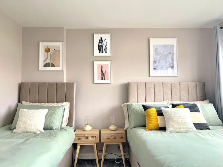 Quirky, Family Home In Glasgow Cardonald Esterno foto