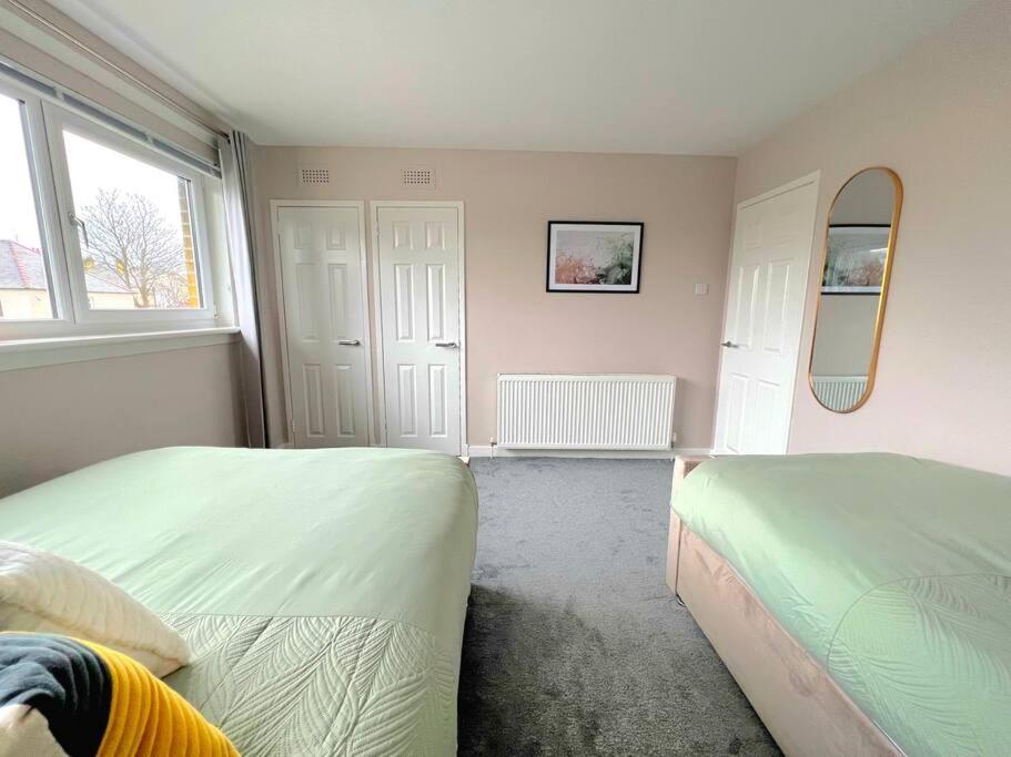 Quirky, Family Home In Glasgow Cardonald Esterno foto