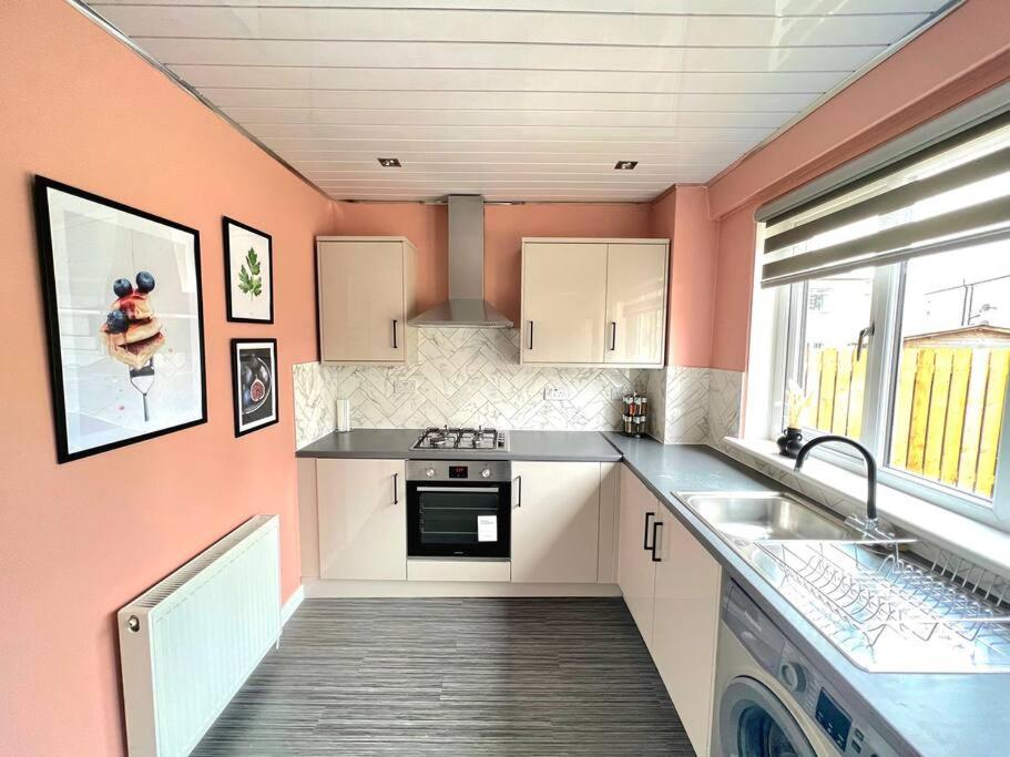Quirky, Family Home In Glasgow Cardonald Esterno foto
