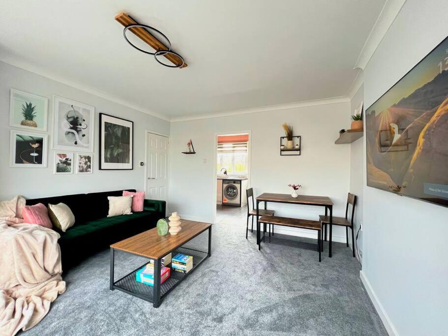 Quirky, Family Home In Glasgow Cardonald Esterno foto