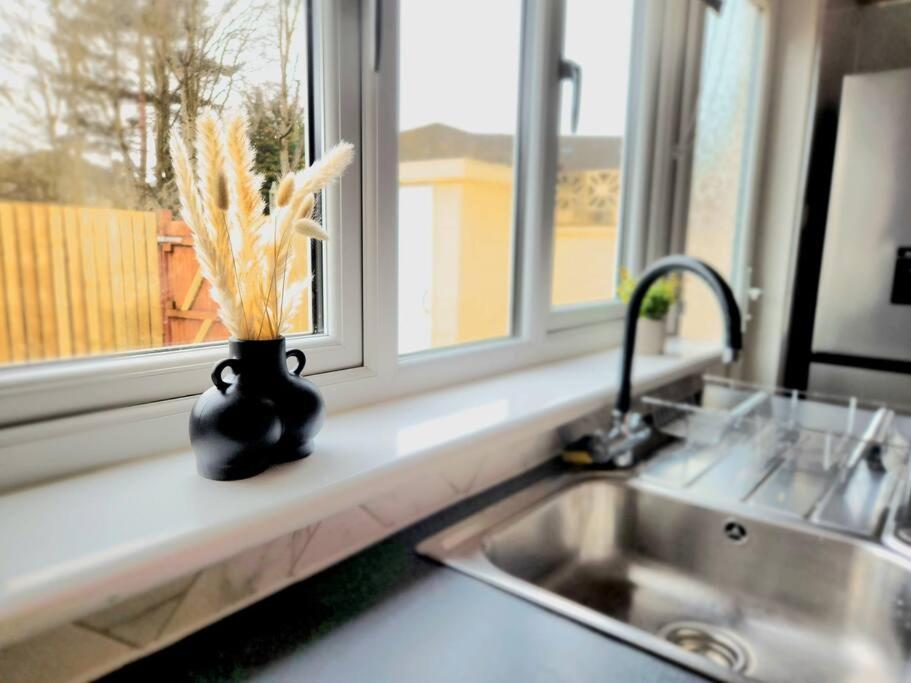 Quirky, Family Home In Glasgow Cardonald Esterno foto