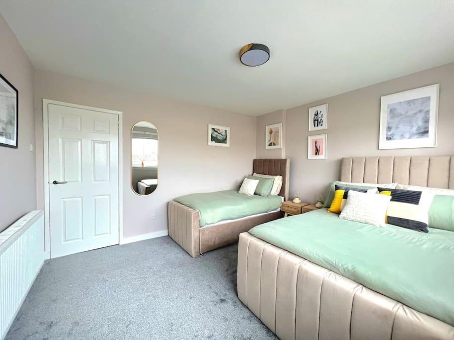 Quirky, Family Home In Glasgow Cardonald Esterno foto