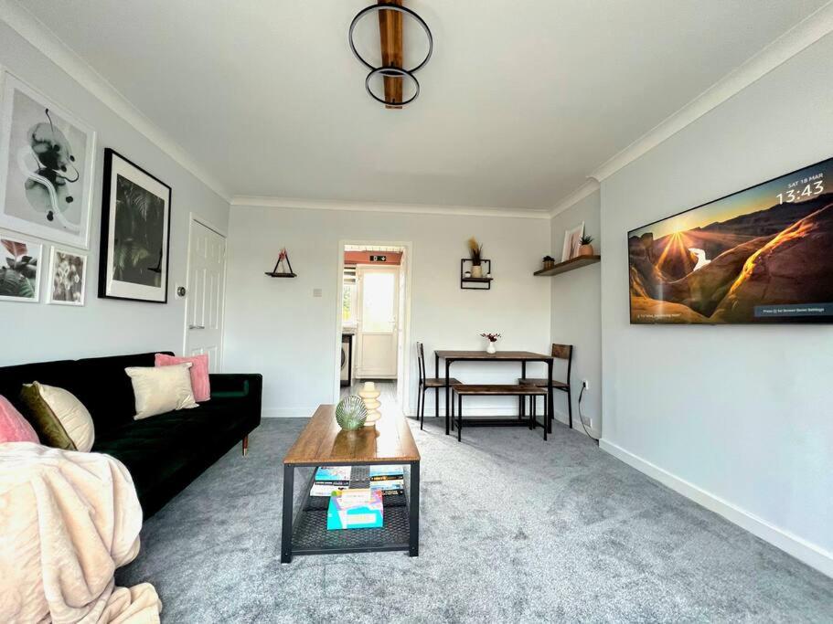 Quirky, Family Home In Glasgow Cardonald Esterno foto