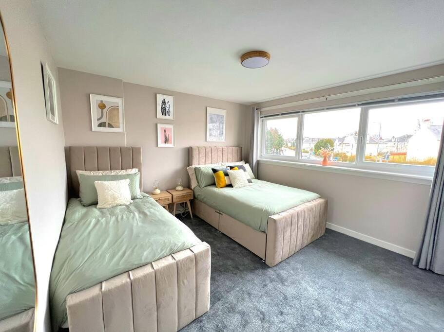 Quirky, Family Home In Glasgow Cardonald Esterno foto
